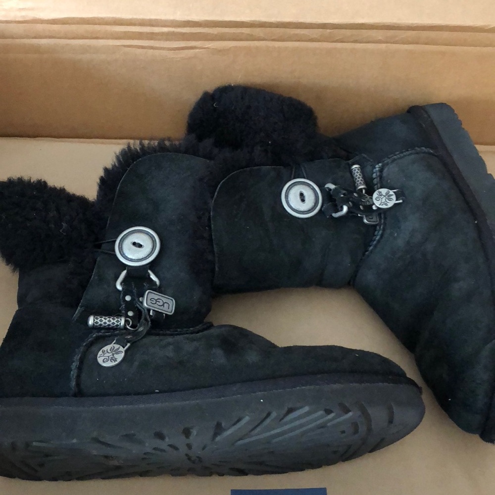 Ugg Bailey button with charms size 7